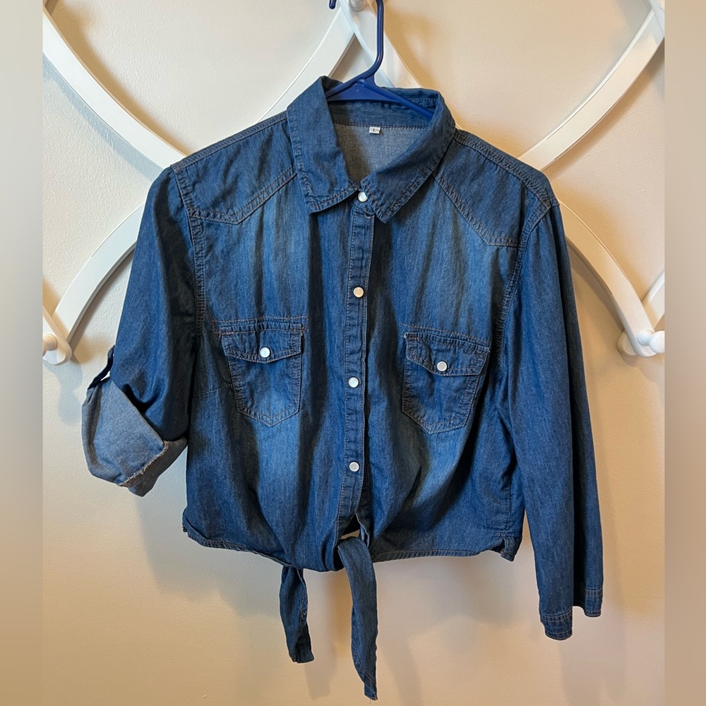 Cute cropped tie-front denim top